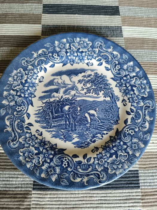 Порцеланови чинии от английски порцелан