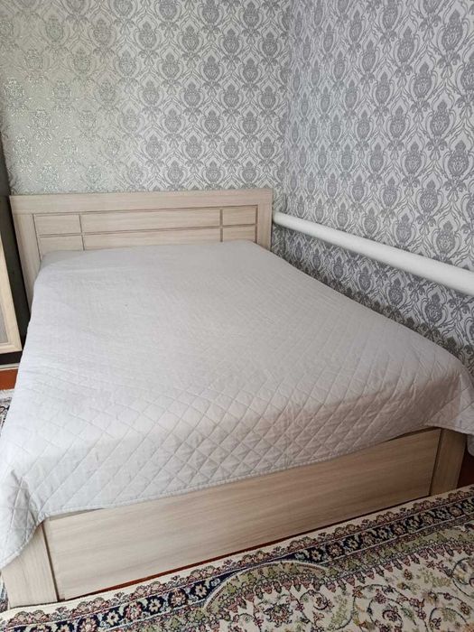 Продам кровать с матрасом