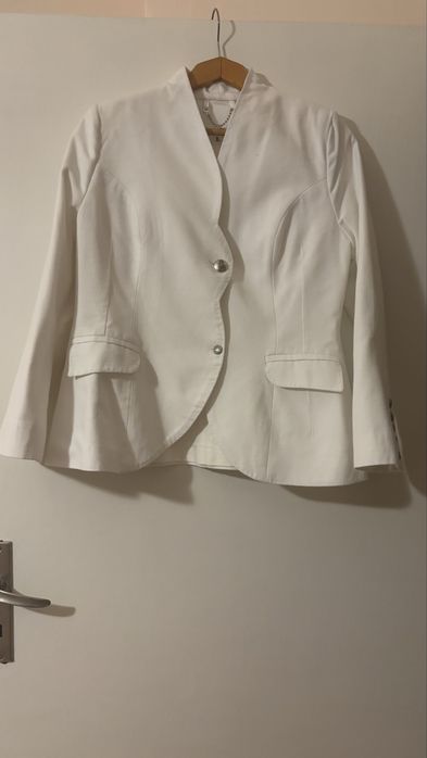Бяло сако дизайнерско ново
