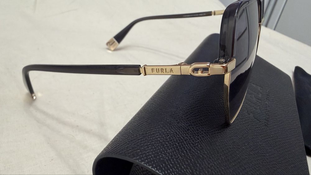 Дамски слънчеви очила FURLA с калъф и кърпичка