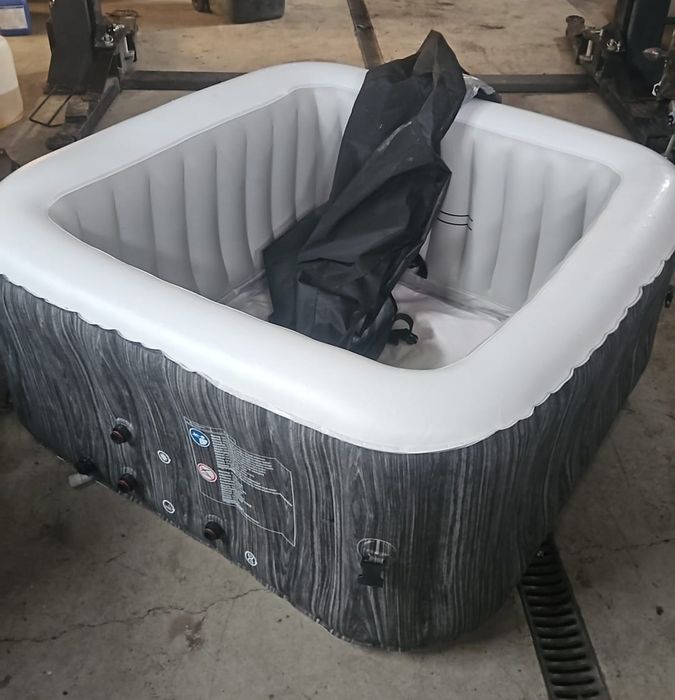 jacuzzi ca nou 4 persoane