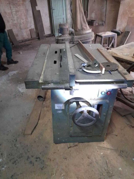Машини за дървообработка Банциг Циркуляр Фреза Абрихт Метална преса