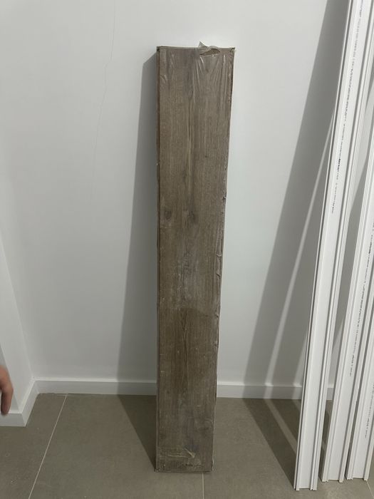 Дверь с ручками, ламинат новый упаковка