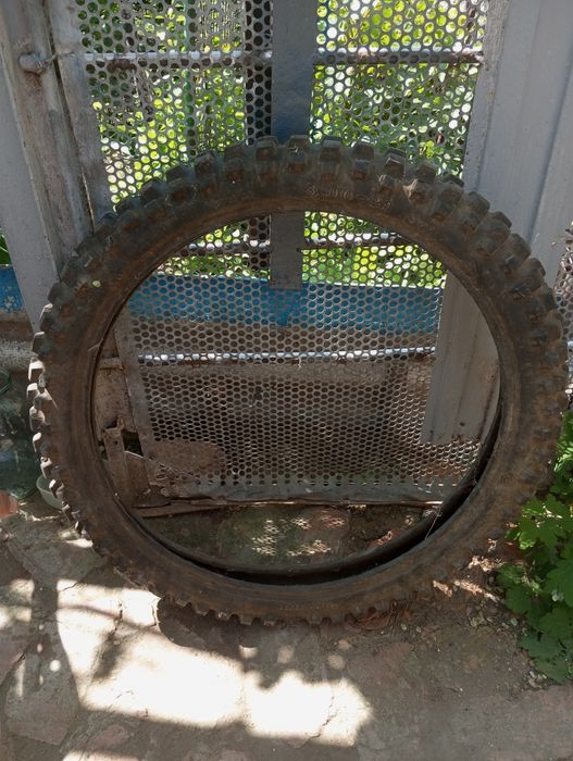 Продам резину на мотоцикл 2 штуки