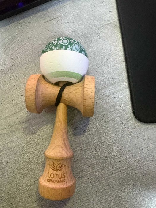 Kendama lotus antiskid verde