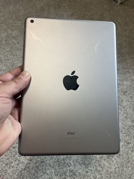 iPad generatia 5 wifi 9,7 inchi