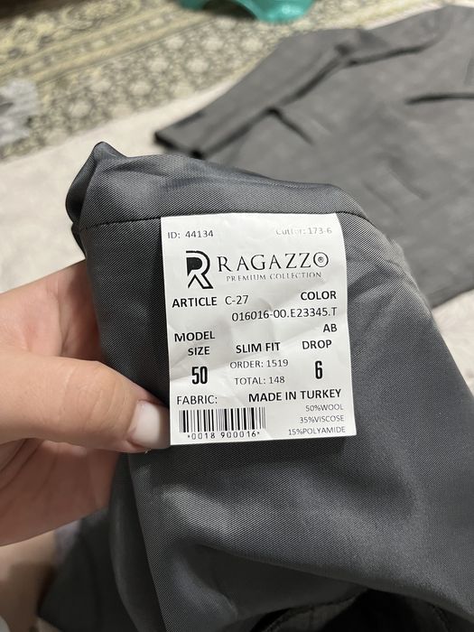 Продам костюм тройка