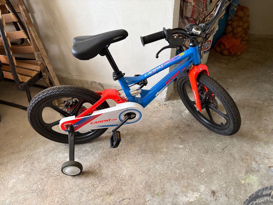 Bicicletă copii cu roți ajutătoare