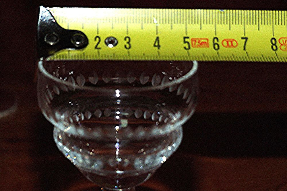 Set de 8 pahare din cristal, gravura manuala, ideale pt. mese festive, IMPECABILE, 349 Lei