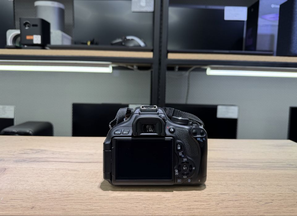 Canon EOS 600D фотоаппарат