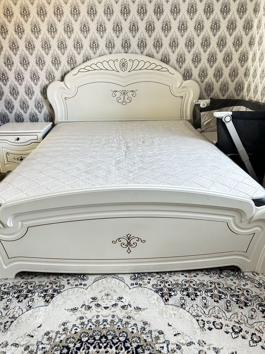 Продам кровать с матрасом