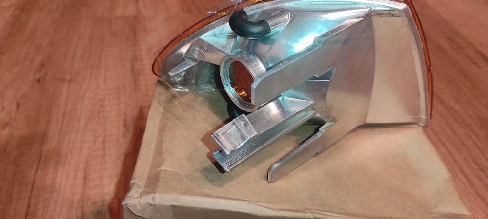 Жълт мигач за БМВ е 46 преди фейса