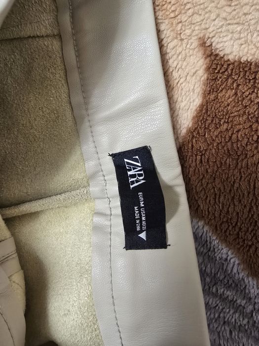Pantaloni de  piele
