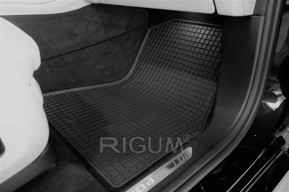 Гумени стелки или багажник BMW X5 G05 от 2018г.