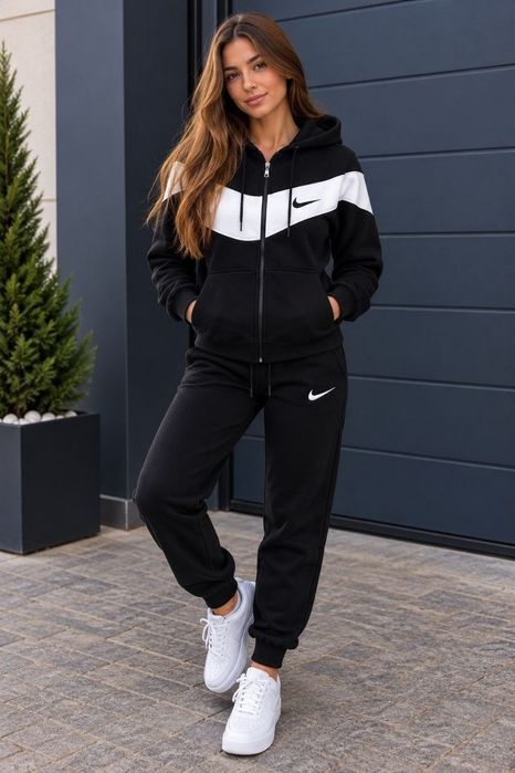 Trening bumbac gros unisex disponibile pe mai multe culori
Negru
M L L
