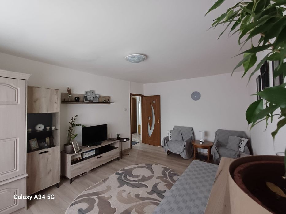 Închiriez apartament 2 CAMERE zona ULTRACENTRALA - 350 euro