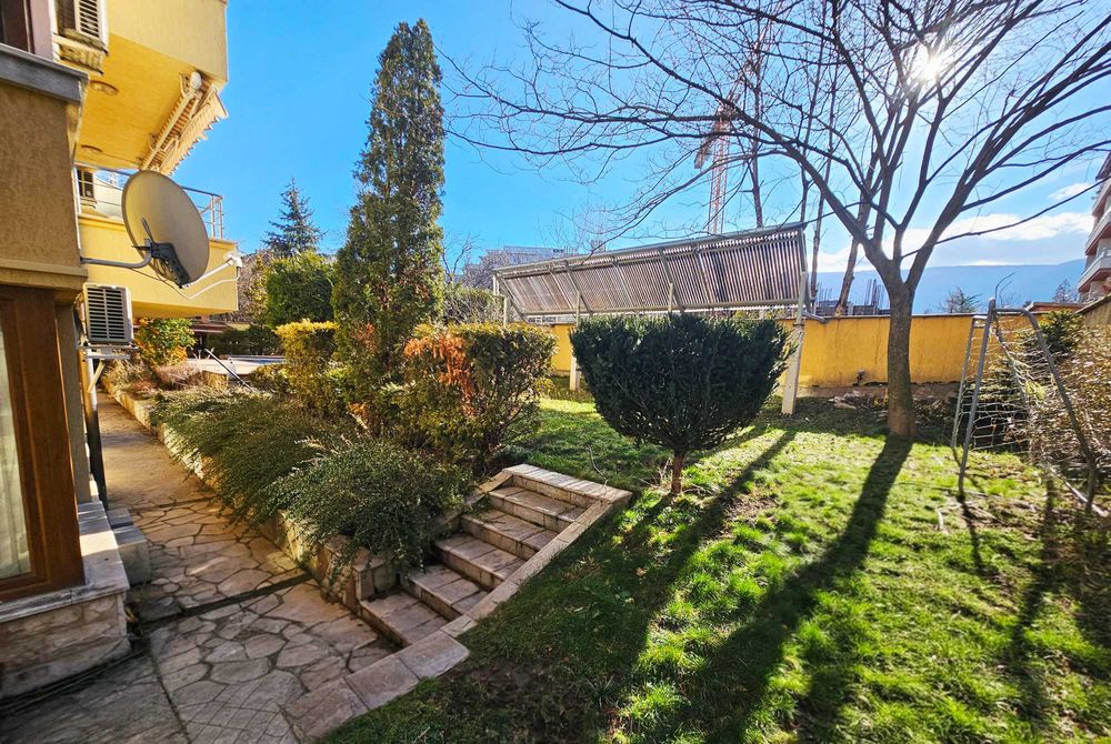 Завършен и обзаведен офис кв. Овча купел. Дворно пространство.