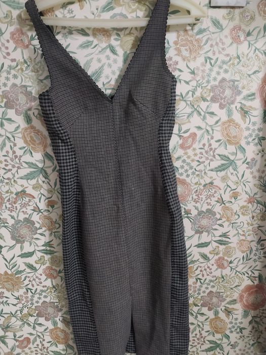 Платье шикарное облегающее