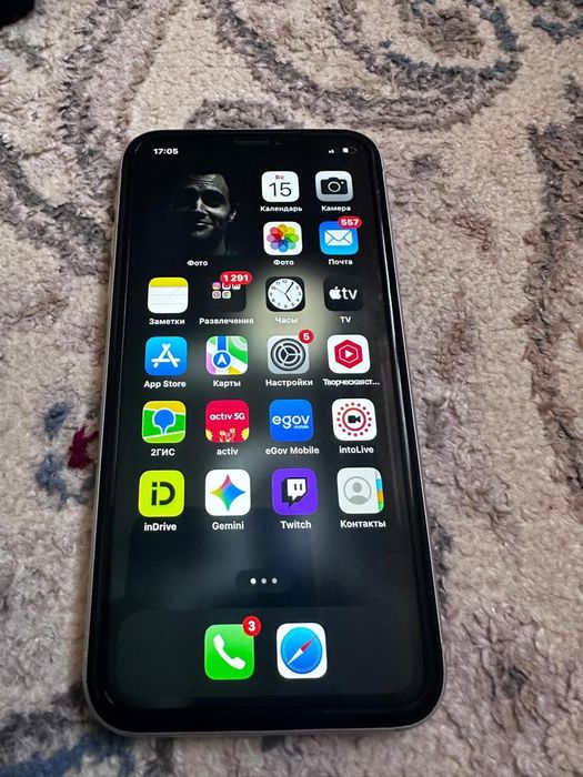 продам iPhone XR