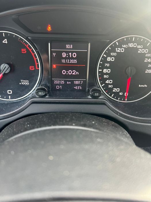 Audi Q5 S-line arata impecabil