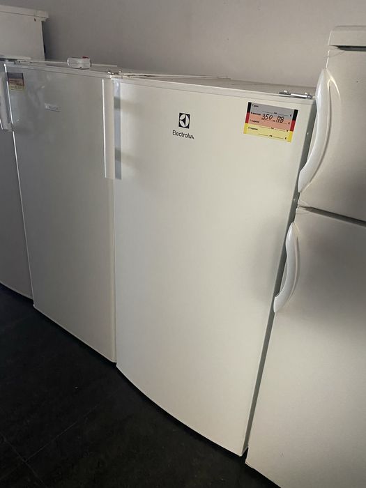 Хладилник Electrolux с малък фризер