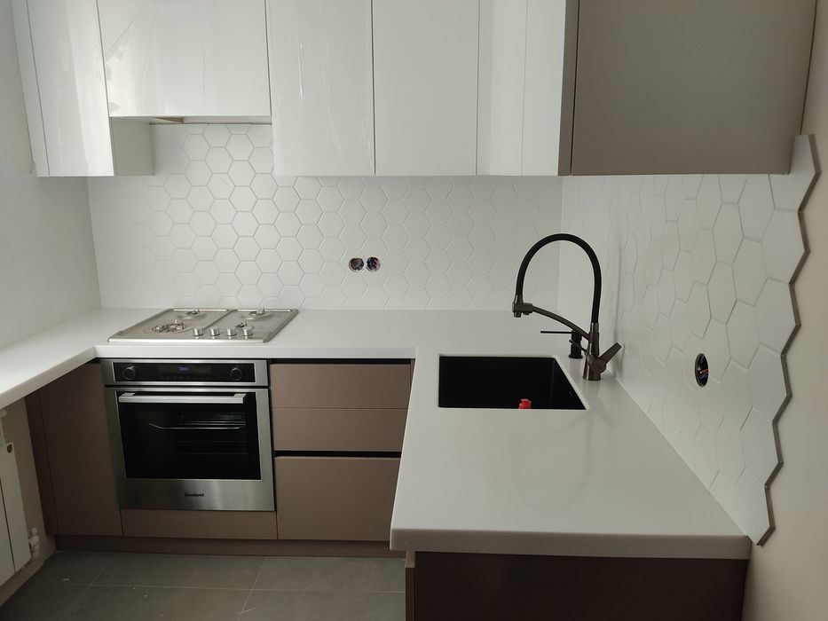 Плиточник Кафельщик  Профессиональный мастер, опыт более 15 лет.