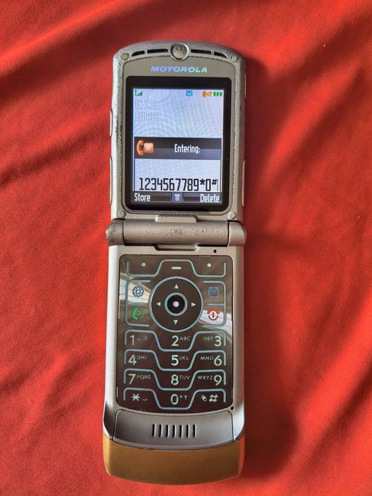 Motorola RAZR V3  ( liber de rețea)