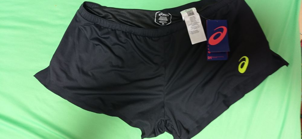 Нови дамски Къси панталони Asics
