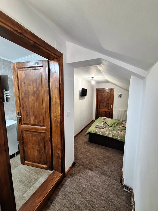 Închiriez casă de vacanță la munte