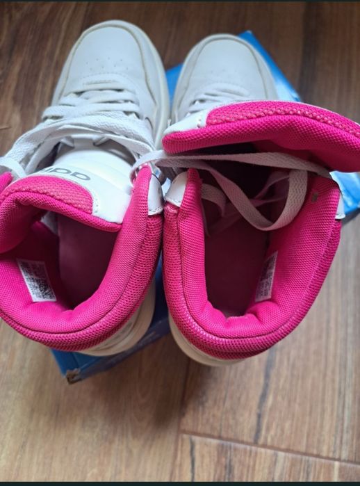 Vând ghete marca Adidas