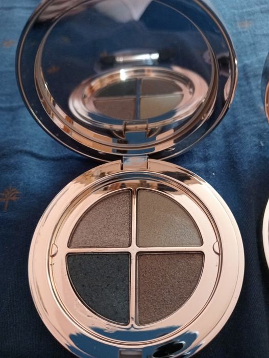 Vând palete Clarins