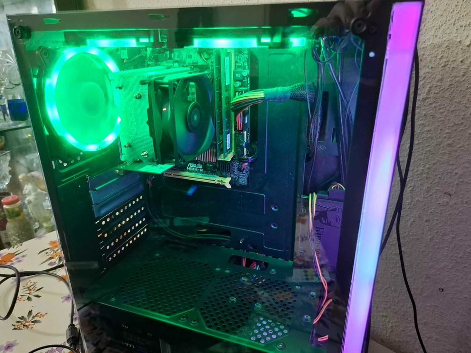 Vând PC complet i5-4460 3.2GHz, 16GB RAM, SSD + HDD, Monitor Acer