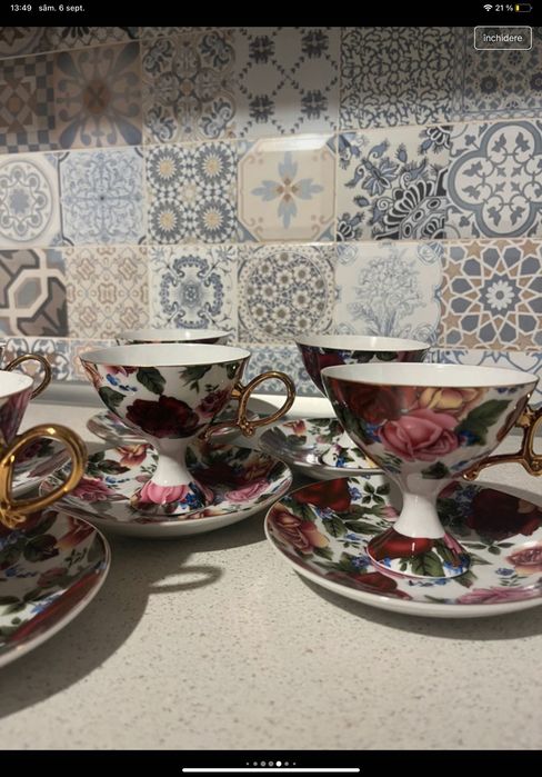 Set 6 cești/căni și farfurii de portelan