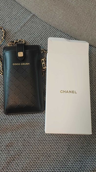 Оригинална чантичка Chanel за телефон