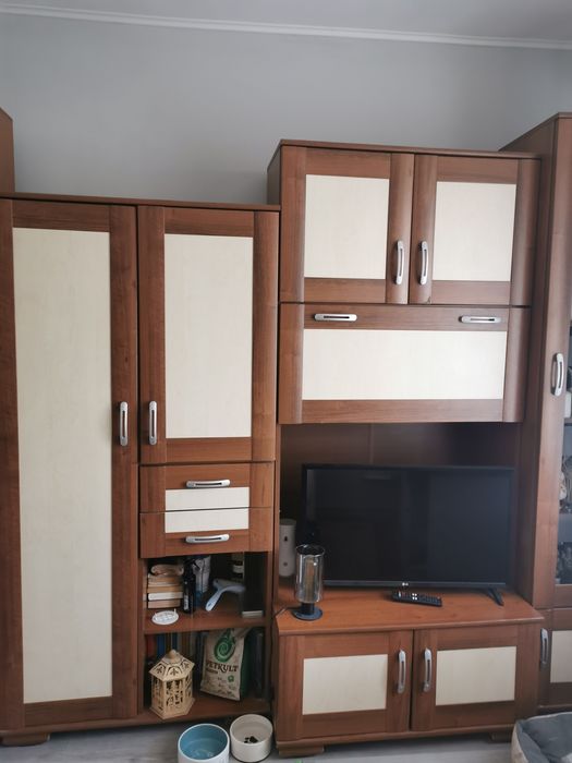 Vand Urgent Mobila de camera frumoasa in culori calde crem maro cu vit