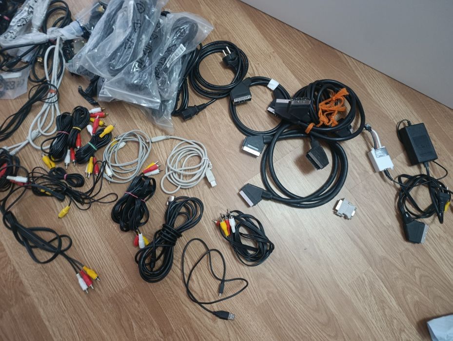 Lot cabluri TV/audio/video + SCART + alimentatoare – diverse modele