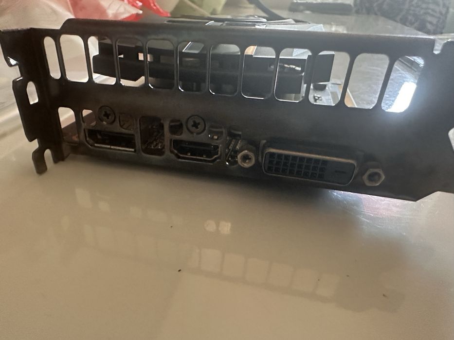 Placa video Radeon Arez RX550