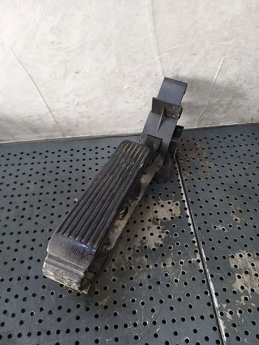 Pedala acceleratie mercedes e class w211 a2113000804
