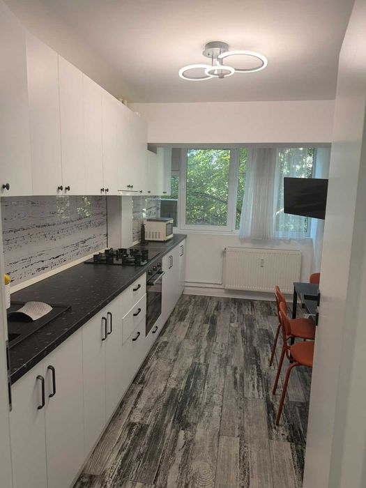 Inchiriez apartament 3 camere/ 20m METROU GORJULUI