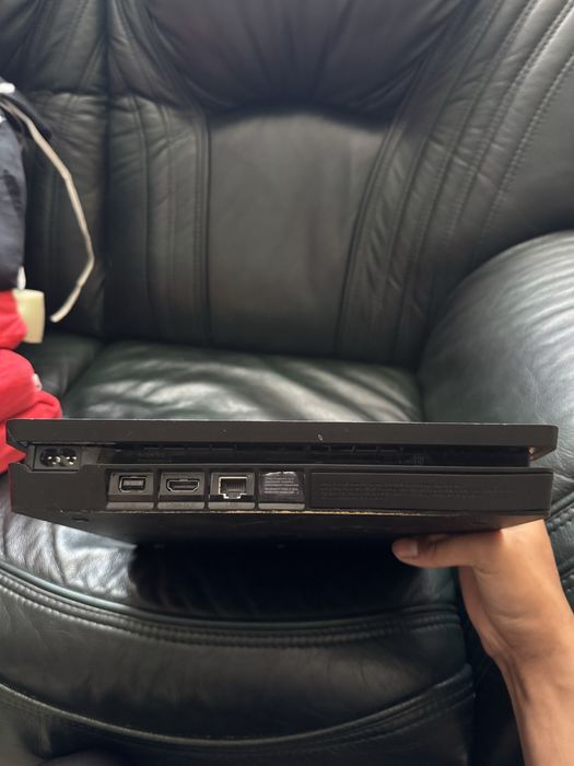 Плейстэйшн 4 slim сатылады