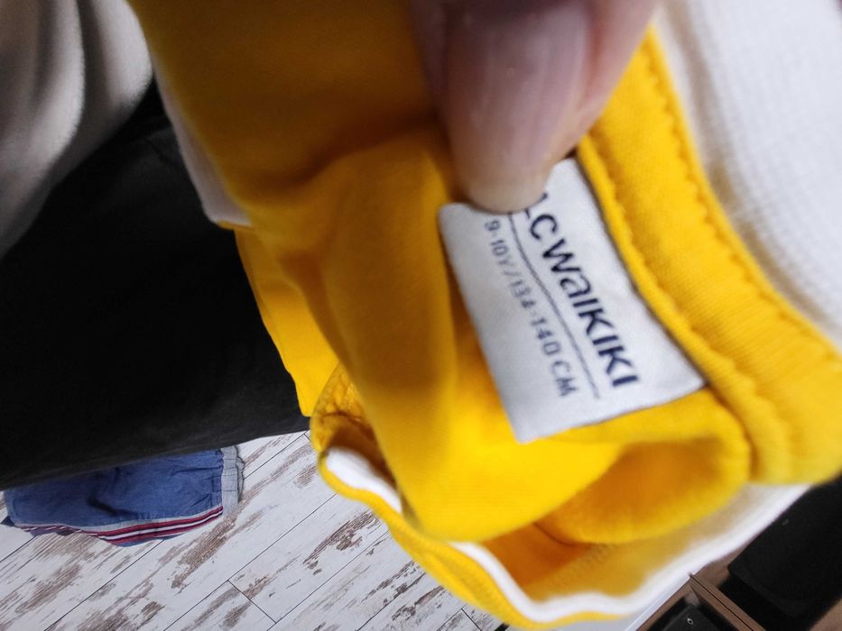 Марков лот две тениски и дънкови панталонки 134см. за 10лв.