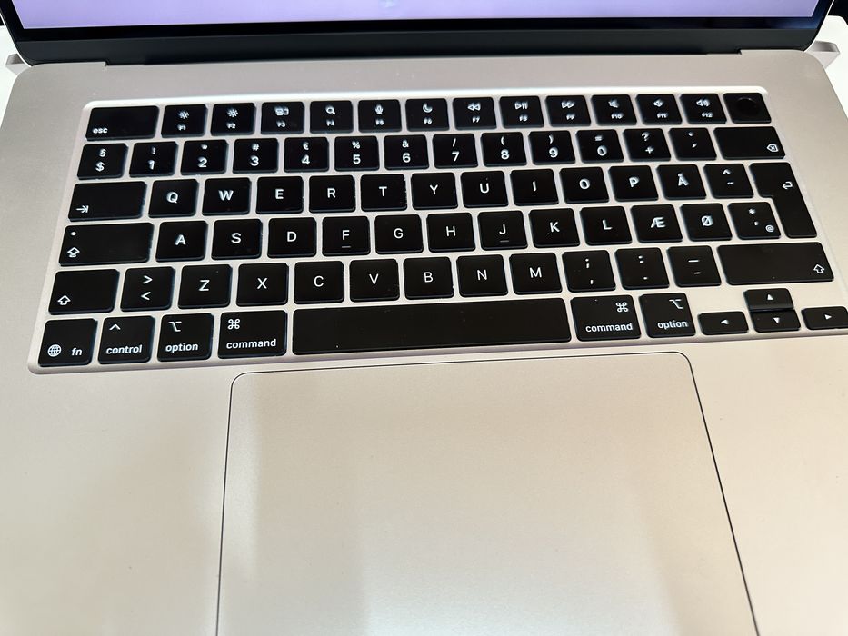 Macbook Air M4 15” Absolut ca Nou Componente Display Transport Gratuit