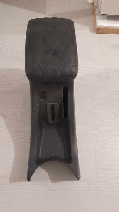 Подлокотник для авто