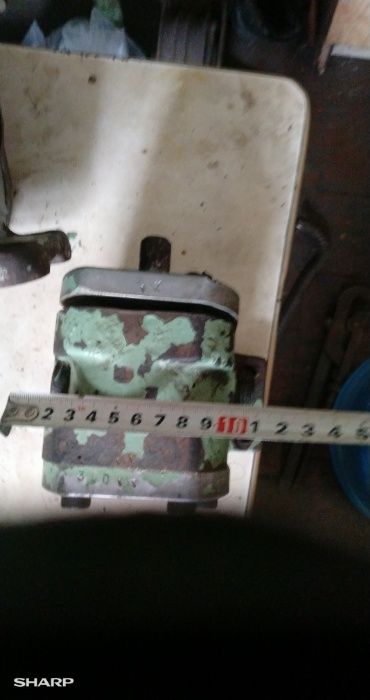 продам Насос шестеренный маленький. ,подача 21 дм3сек,.давление 2,5 ме