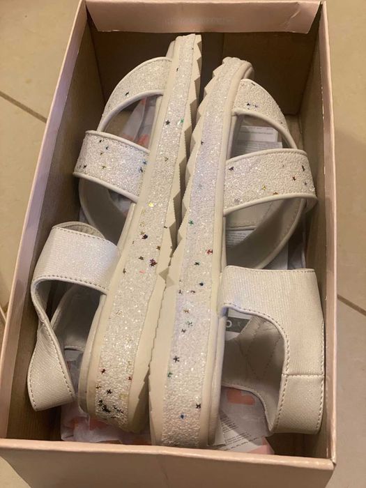 Нови сандали за момиче 32 номер