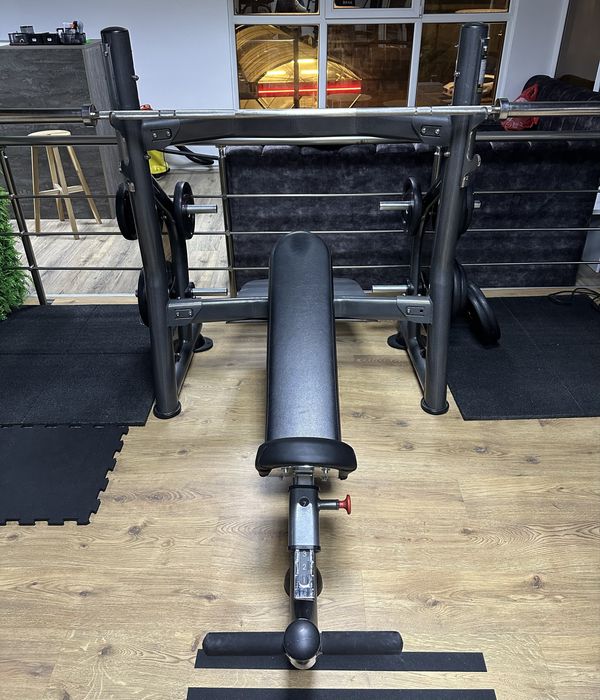 MATRIX magnum bench press