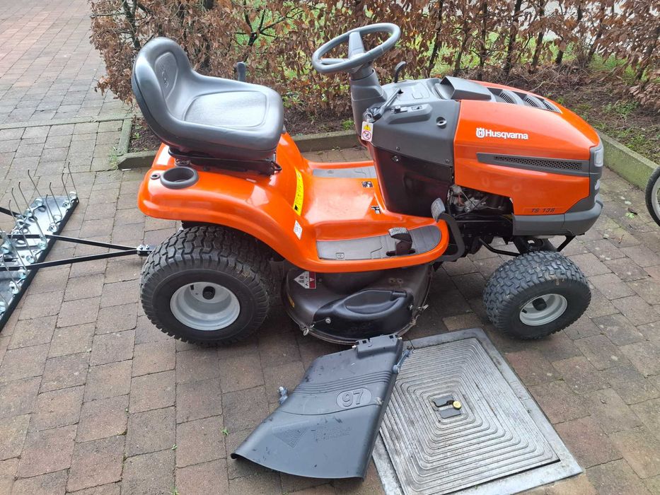 Tractor de tuns iarba