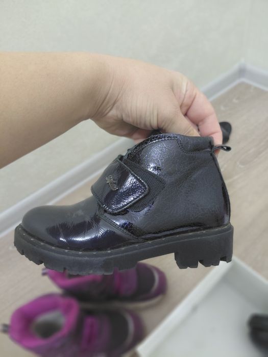 Продам детскую обувь