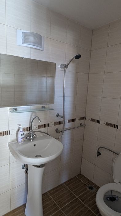 Просторен апартамент изглед към планината