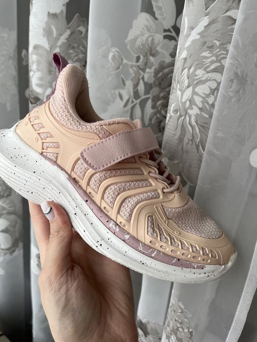 Кроссовки для девочки